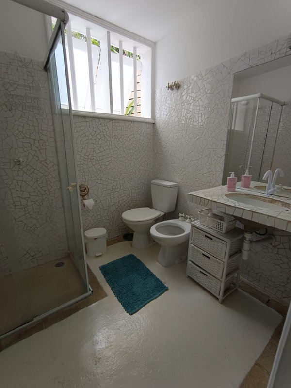 VENDE-SE LINDA CASA – CONDOMÍNIO – SUL DA ILHA – ESTILO GREGA - MARAVILHOSA Rua M. Vitalino Ilhabela - 
