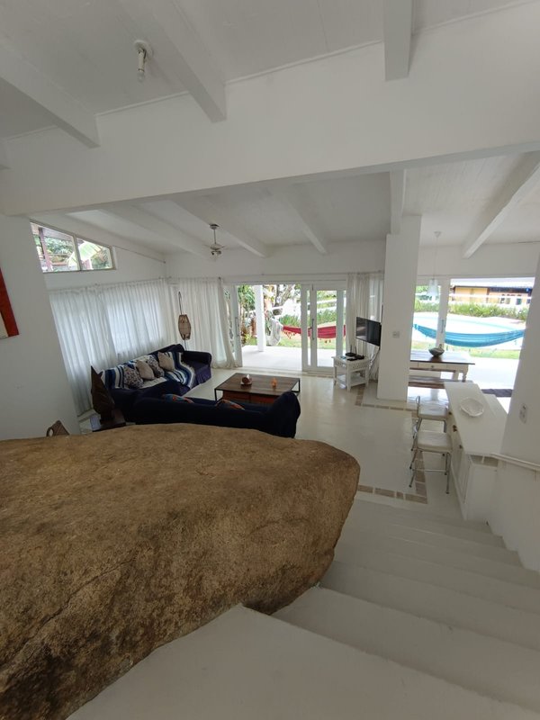 VENDE-SE LINDA CASA – CONDOMÍNIO – SUL DA ILHA – ESTILO GREGA - MARAVILHOSA Rua M. Vitalino Ilhabela - 