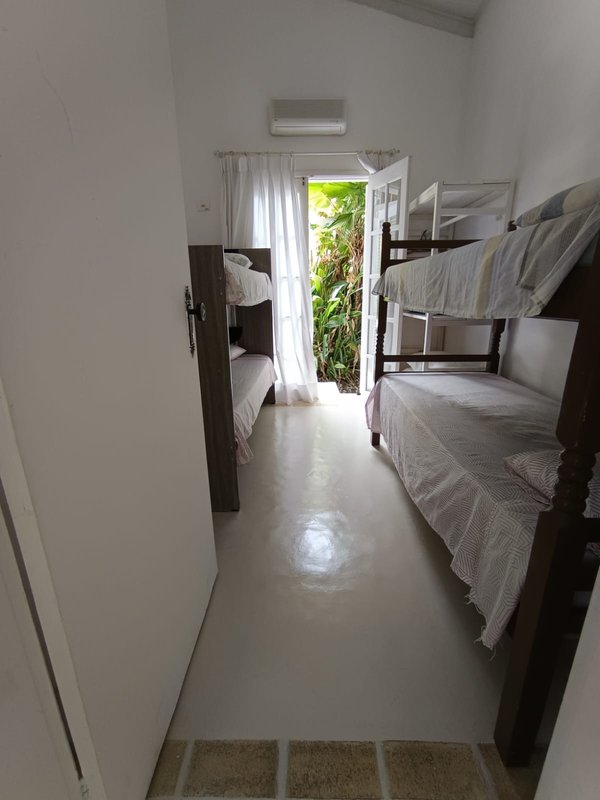VENDE-SE LINDA CASA – CONDOMÍNIO – SUL DA ILHA – ESTILO GREGA - MARAVILHOSA Rua M. Vitalino Ilhabela - 