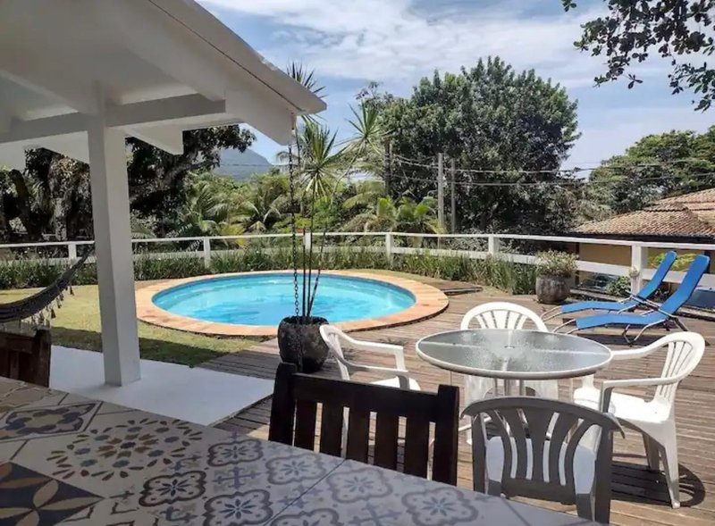 VENDE-SE LINDA CASA – CONDOMÍNIO – SUL DA ILHA – ESTILO GREGA - MARAVILHOSA Rua M. Vitalino Ilhabela - 