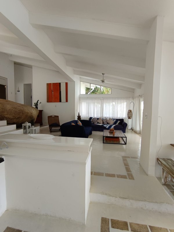 VENDE-SE LINDA CASA – CONDOMÍNIO – SUL DA ILHA – ESTILO GREGA - MARAVILHOSA Rua M. Vitalino Ilhabela - 