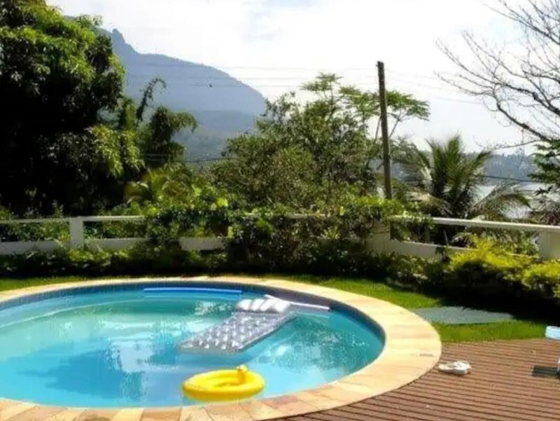 VENDE-SE LINDA CASA – CONDOMÍNIO – SUL DA ILHA – ESTILO GREGA - MARAVILHOSA Rua M. Vitalino Ilhabela - 