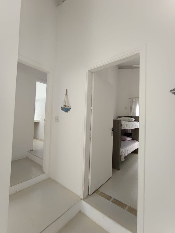 VENDE-SE LINDA CASA – CONDOMÍNIO – SUL DA ILHA – ESTILO GREGA - MARAVILHOSA Rua M. Vitalino Ilhabela - 