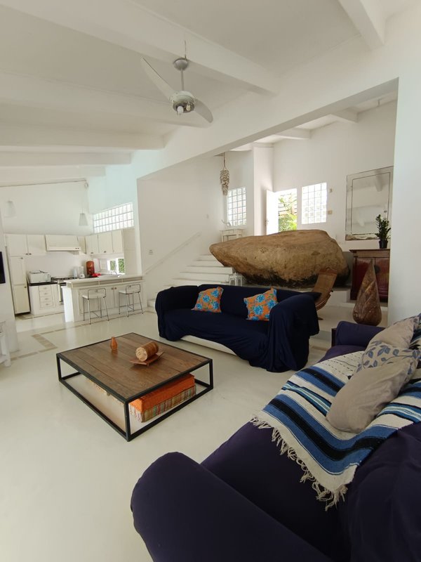 VENDE-SE LINDA CASA – CONDOMÍNIO – SUL DA ILHA – ESTILO GREGA - MARAVILHOSA Rua M. Vitalino Ilhabela - 