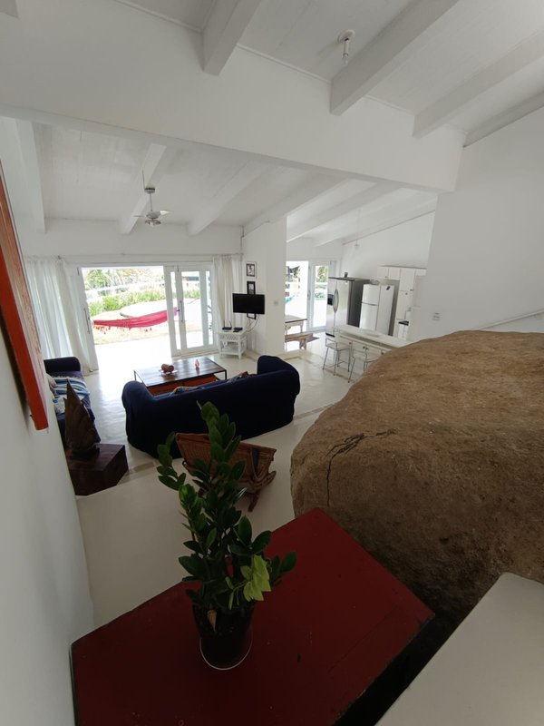 VENDE-SE LINDA CASA – CONDOMÍNIO – SUL DA ILHA – ESTILO GREGA - MARAVILHOSA Rua M. Vitalino Ilhabela - 