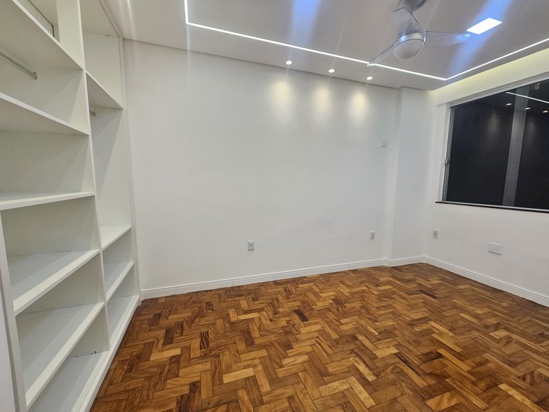 APARTAMENTO 4 QUARTOS SUÍTE NASCENTE REFORMADO ELEVADOR GARAGEM À VENDA NA GRAÇA! Rua Humberto de Campos Salvador - 