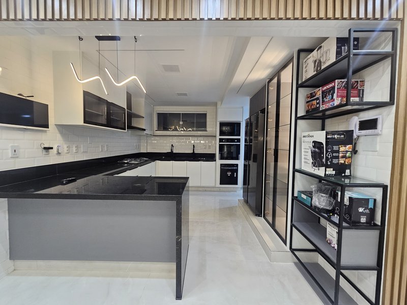 APARTAMENTO 4 QUARTOS SUÍTE NASCENTE REFORMADO ELEVADOR GARAGEM À VENDA NA GRAÇA! Rua Humberto de Campos Salvador - 