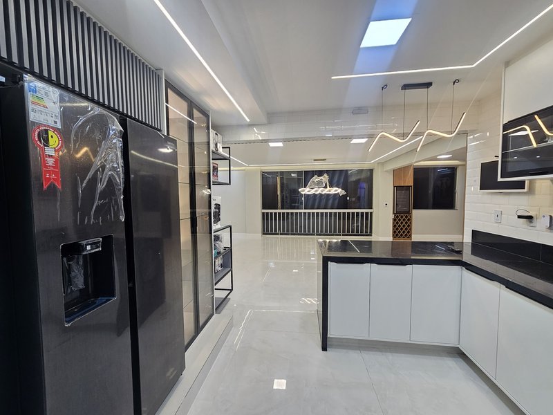 APARTAMENTO 4 QUARTOS SUÍTE NASCENTE REFORMADO ELEVADOR GARAGEM À VENDA NA GRAÇA! Rua Humberto de Campos Salvador - 