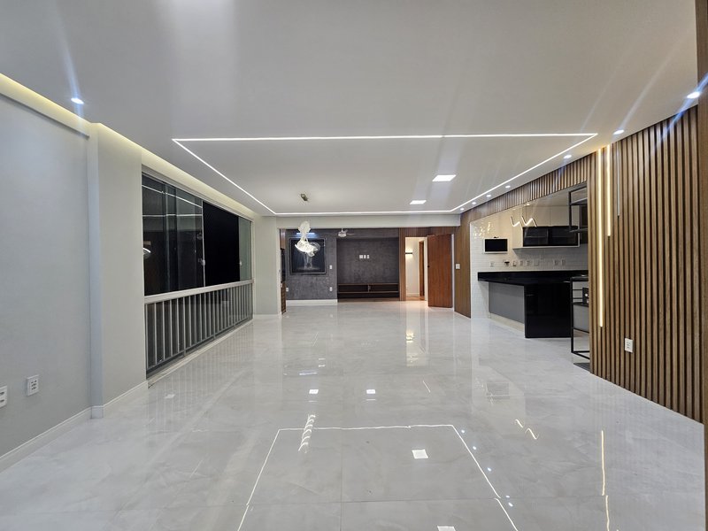 APARTAMENTO 4 QUARTOS SUÍTE NASCENTE REFORMADO ELEVADOR GARAGEM À VENDA NA GRAÇA! Rua Humberto de Campos Salvador - 