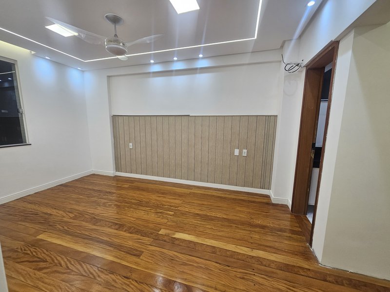 APARTAMENTO 4 QUARTOS SUÍTE NASCENTE REFORMADO ELEVADOR GARAGEM À VENDA NA GRAÇA! Rua Humberto de Campos Salvador - 