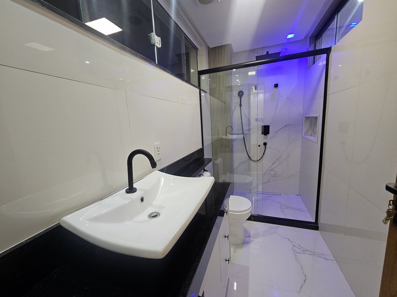 APARTAMENTO 4 QUARTOS SUÍTE NASCENTE REFORMADO ELEVADOR GARAGEM À VENDA NA GRAÇA! Rua Humberto de Campos Salvador - 