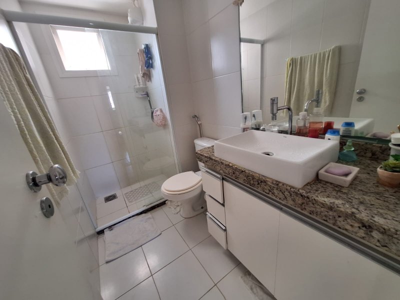 APARTAMENTO 4 QUARTOS SUÍTES VARANDÃO GOURMET 3 GARAGENS CONDOMINIO CLUBE À VENDA BARRA! Rua Barão de Itapoan Salvador - 