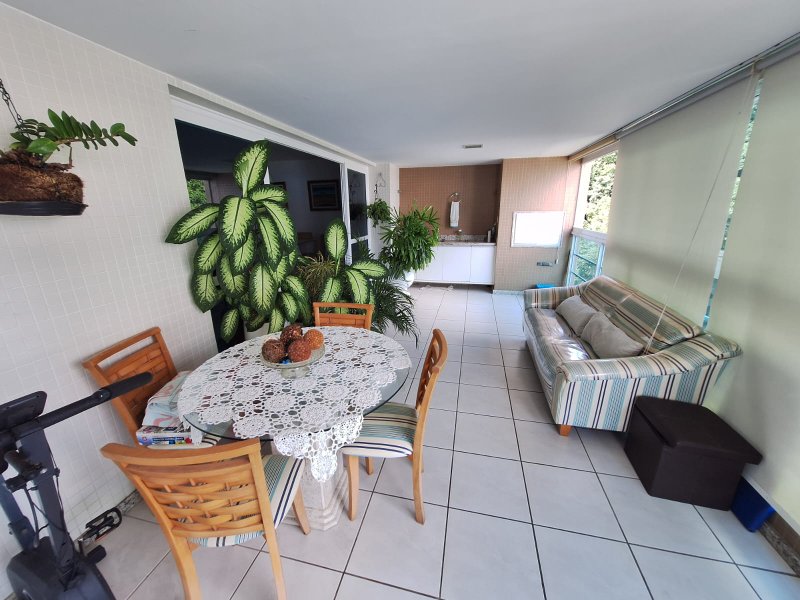 APARTAMENTO 4 QUARTOS SUÍTES VARANDÃO GOURMET 3 GARAGENS CONDOMINIO CLUBE À VENDA BARRA! Rua Barão de Itapoan Salvador - 