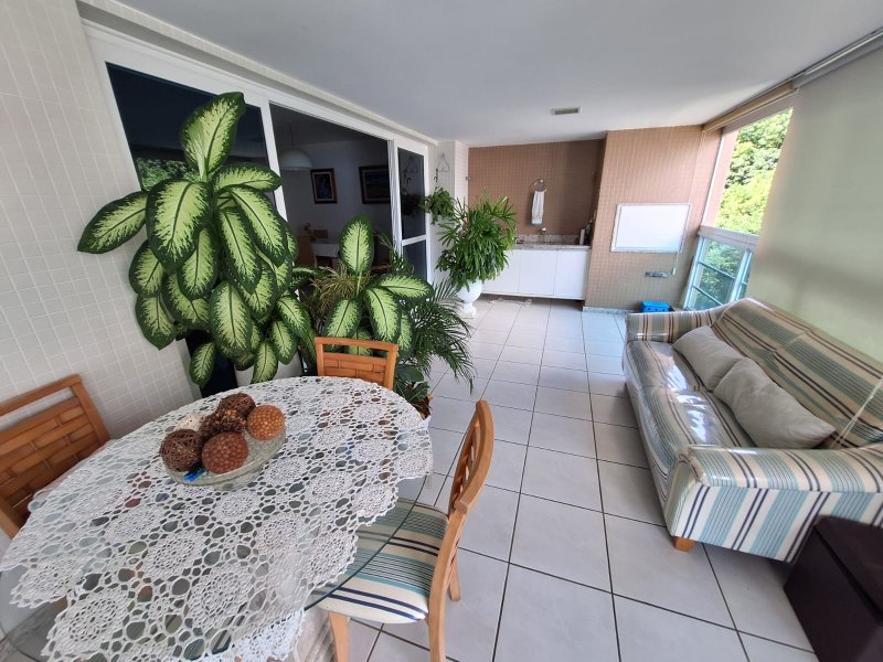 APARTAMENTO 4 QUARTOS SUÍTES VARANDÃO GOURMET 3 GARAGENS CONDOMINIO CLUBE À VENDA BARRA! Rua Barão de Itapoan Salvador - 