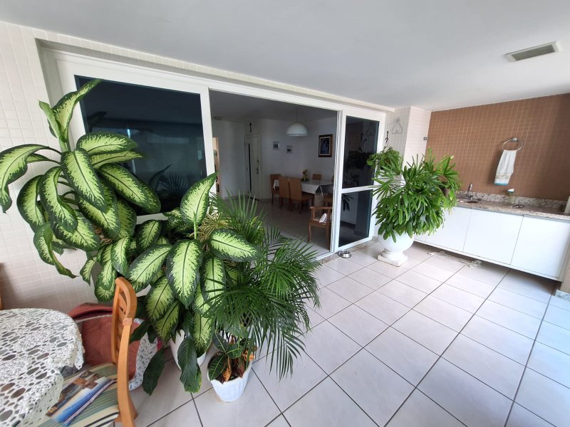 APARTAMENTO 4 QUARTOS SUÍTES VARANDÃO GOURMET 3 GARAGENS CONDOMINIO CLUBE À VENDA BARRA! Rua Barão de Itapoan Salvador - 