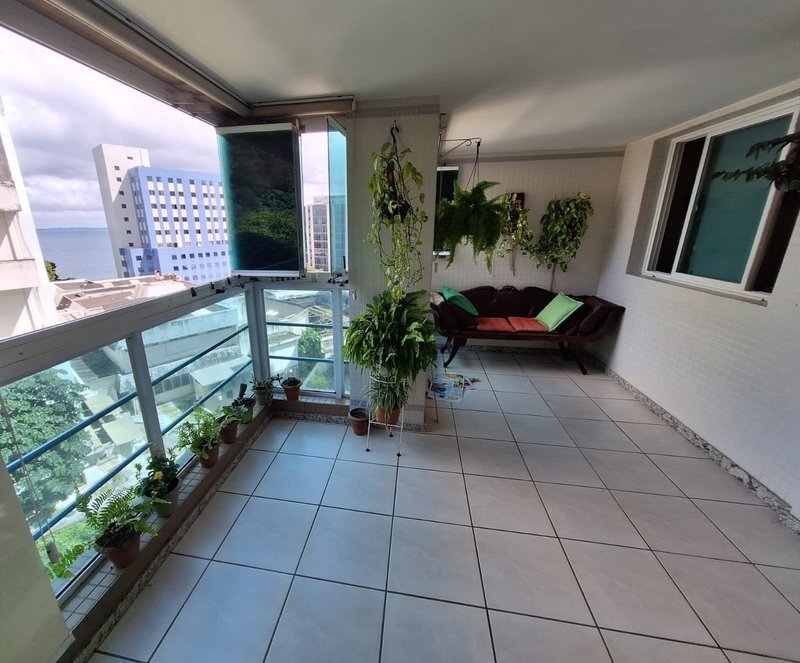 APARTAMENTO 4 QUARTOS SUÍTES VARANDÃO GOURMET 3 GARAGENS CONDOMINIO CLUBE À VENDA BARRA! Rua Barão de Itapoan Salvador - 