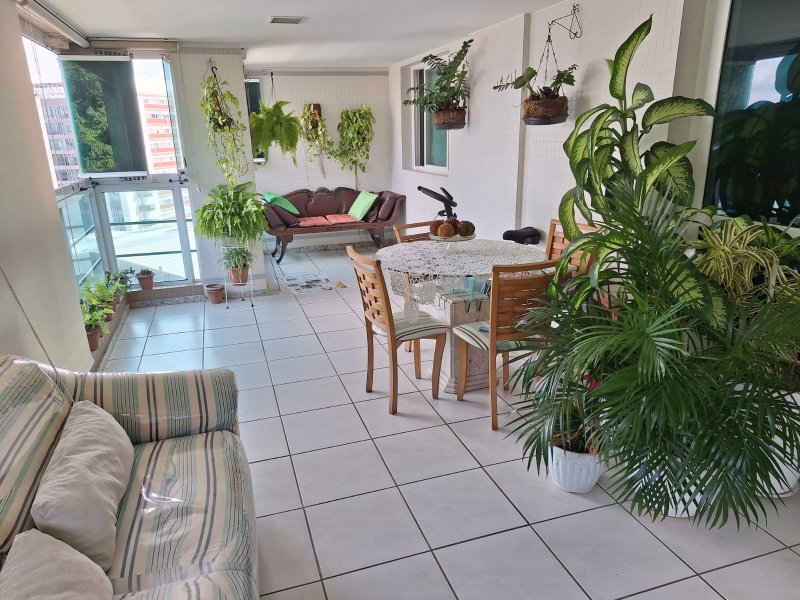 APARTAMENTO 4 QUARTOS SUÍTES VARANDÃO GOURMET 3 GARAGENS CONDOMINIO CLUBE À VENDA BARRA! Rua Barão de Itapoan Salvador - 