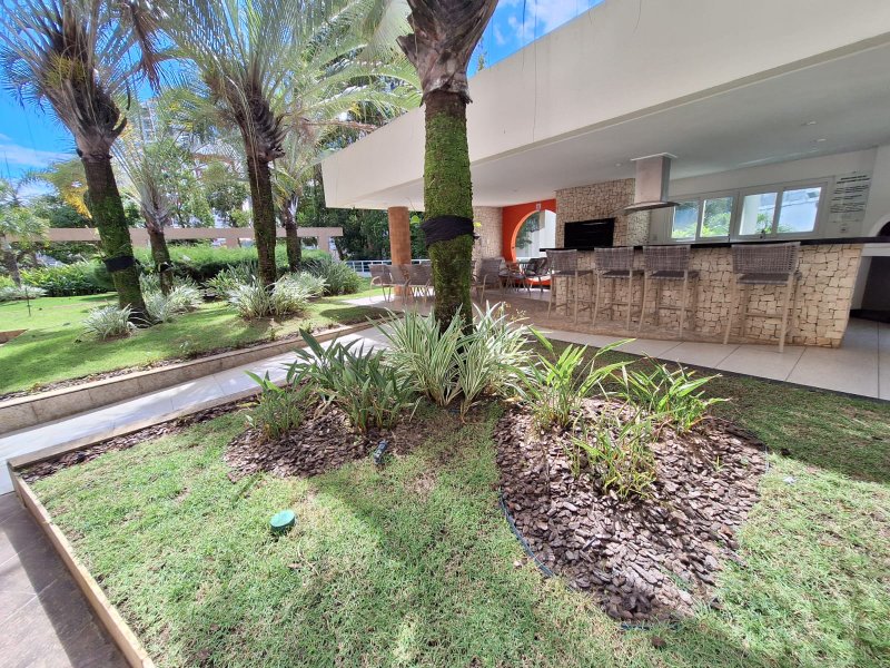 APARTAMENTO 4 QUARTOS SUÍTES VARANDÃO GOURMET 3 GARAGENS CONDOMINIO CLUBE À VENDA BARRA! Rua Barão de Itapoan Salvador - 