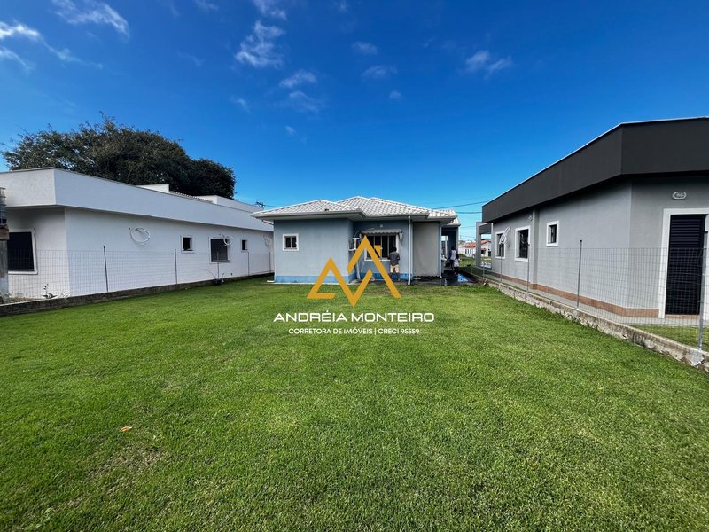 Casa linear com 3 dormitórios, 100.65m² - R$ 400.000,00 em São José de Imbassai - Maricá  Maricá - 