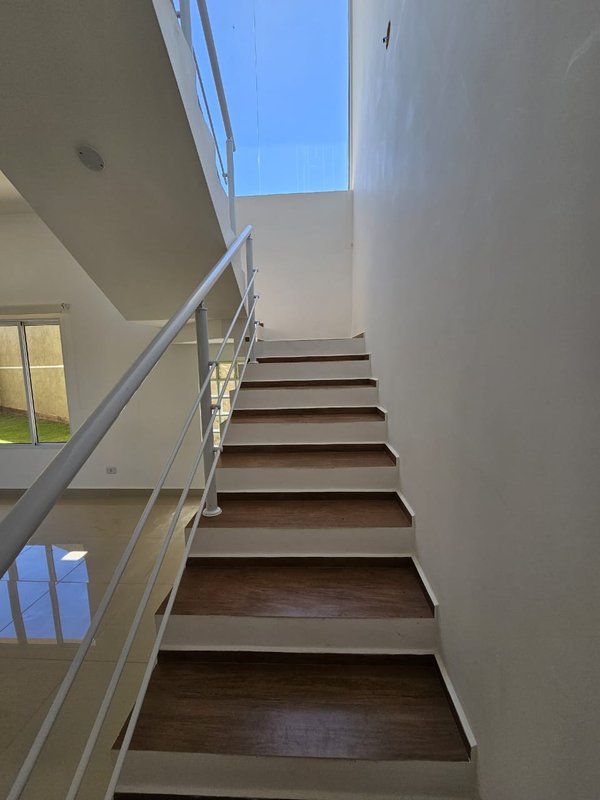 Linda casa com piscina à venda em condomínio fechado próximo ao centro de Igaratá  Igaratá - 