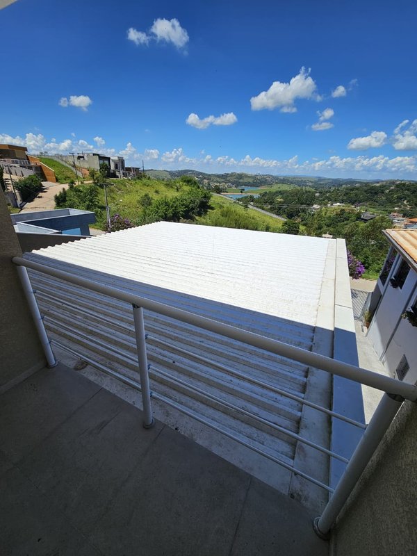 Linda casa com piscina à venda em condomínio fechado próximo ao centro de Igaratá  Igaratá - 