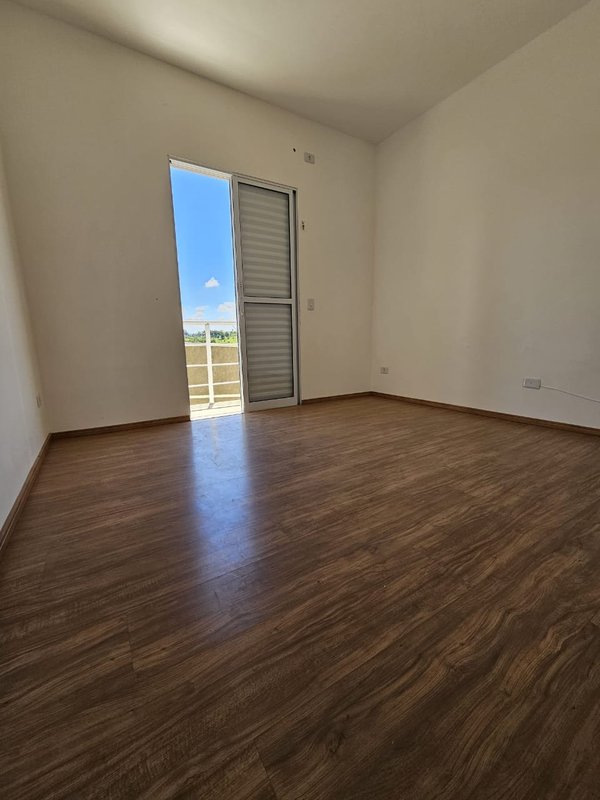 Linda casa com piscina à venda em condomínio fechado próximo ao centro de Igaratá  Igaratá - 