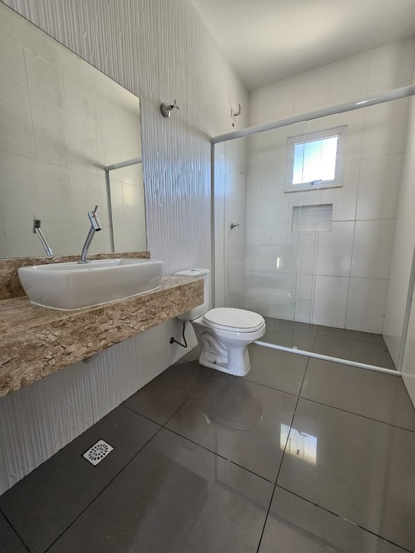 Linda casa com piscina à venda em condomínio fechado próximo ao centro de Igaratá  Igaratá - 