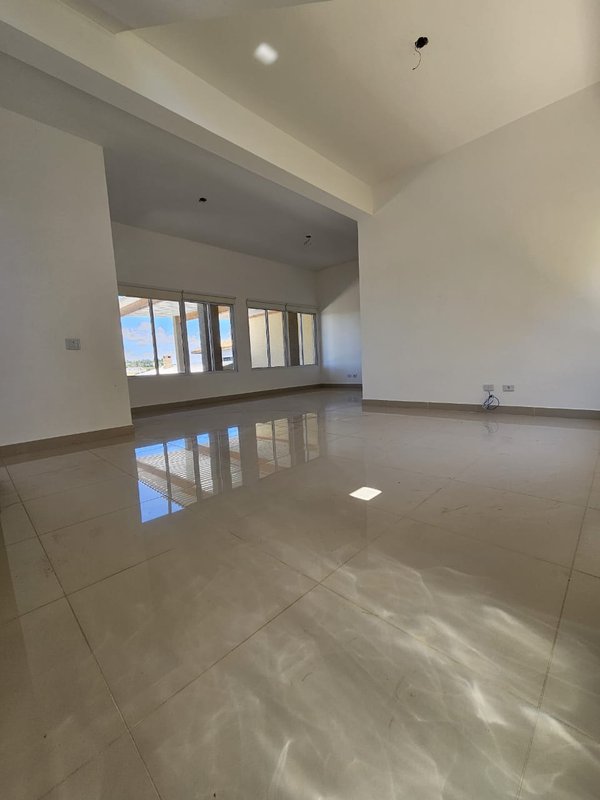 Linda casa com piscina à venda em condomínio fechado próximo ao centro de Igaratá  Igaratá - 