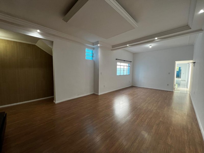 Casa Assobradada com Área Gourmet e Sauna na Vila Oliveira  Mogi das Cruzes - 