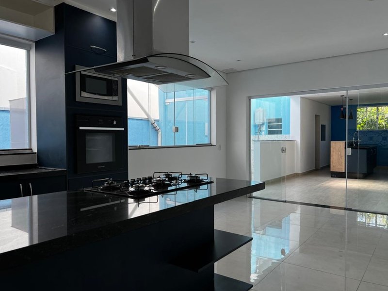 Casa Assobradada com Área Gourmet e Sauna na Vila Oliveira  Mogi das Cruzes - 