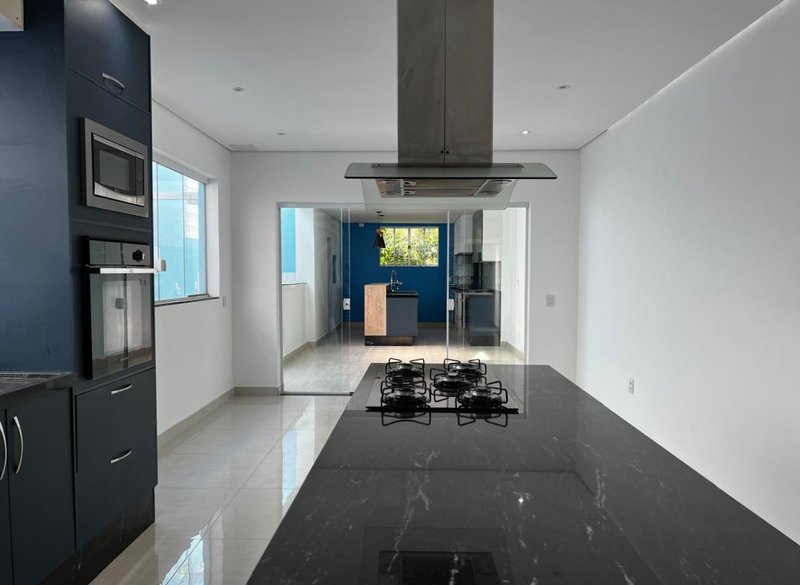 Casa Assobradada com Área Gourmet e Sauna na Vila Oliveira  Mogi das Cruzes - 