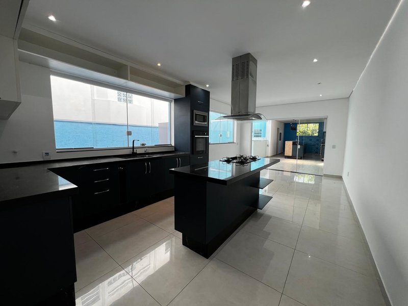 Casa Assobradada com Área Gourmet e Sauna na Vila Oliveira  Mogi das Cruzes - 