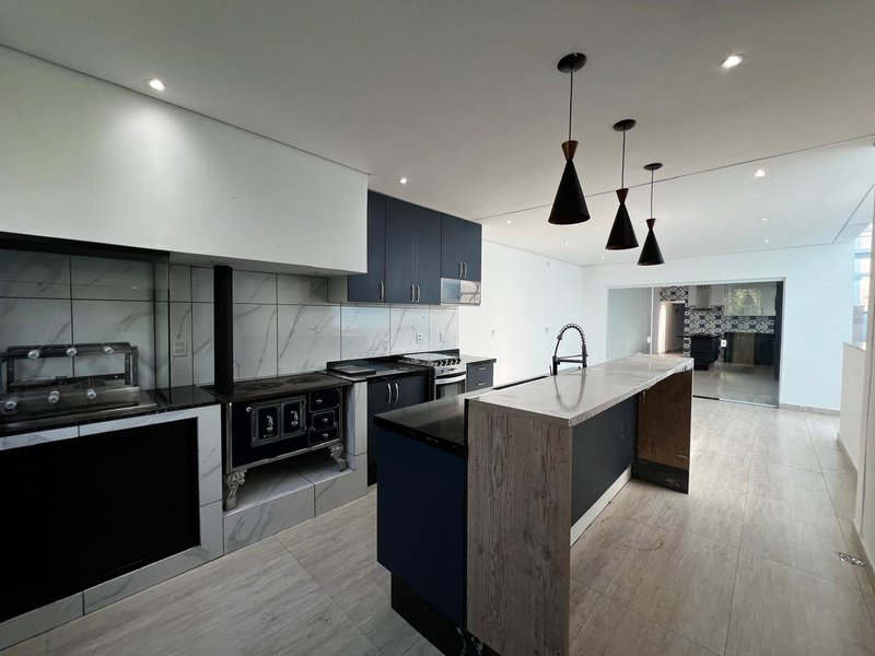 Casa Assobradada com Área Gourmet e Sauna na Vila Oliveira  Mogi das Cruzes - 