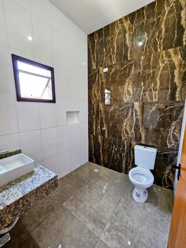 Ótima casa com piscina à venda em condomínio fechado próximo ao centro de Igaratá  Igaratá - 