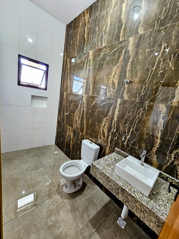 Ótima casa com piscina à venda em condomínio fechado próximo ao centro de Igaratá  Igaratá - 