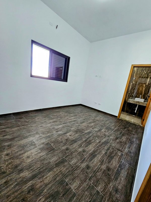 Ótima casa com piscina à venda em condomínio fechado próximo ao centro de Igaratá  Igaratá - 