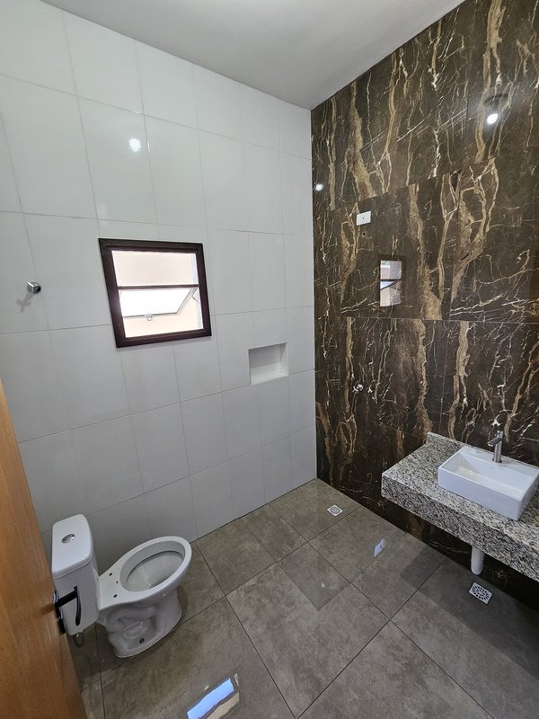 Ótima casa com piscina à venda em condomínio fechado próximo ao centro de Igaratá  Igaratá - 