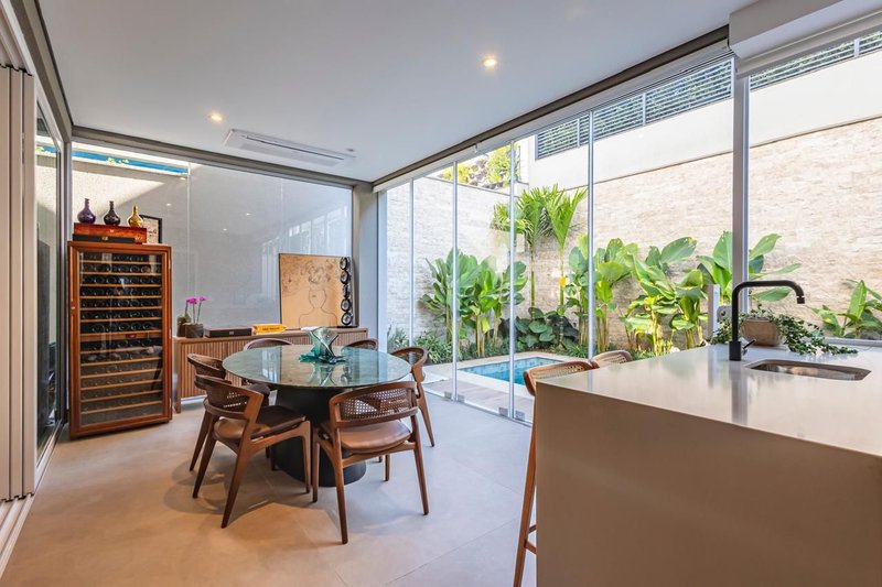 VENDO LINDA CASA – ELEGANTE E CONFORTÁVEL – ME LIGA!! Avenida Honório Alvares Penteado Santana de Parnaíba - 