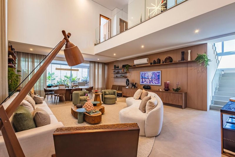 VENDO LINDA CASA – ELEGANTE E CONFORTÁVEL – ME LIGA!! Avenida Honório Alvares Penteado Santana de Parnaíba - 