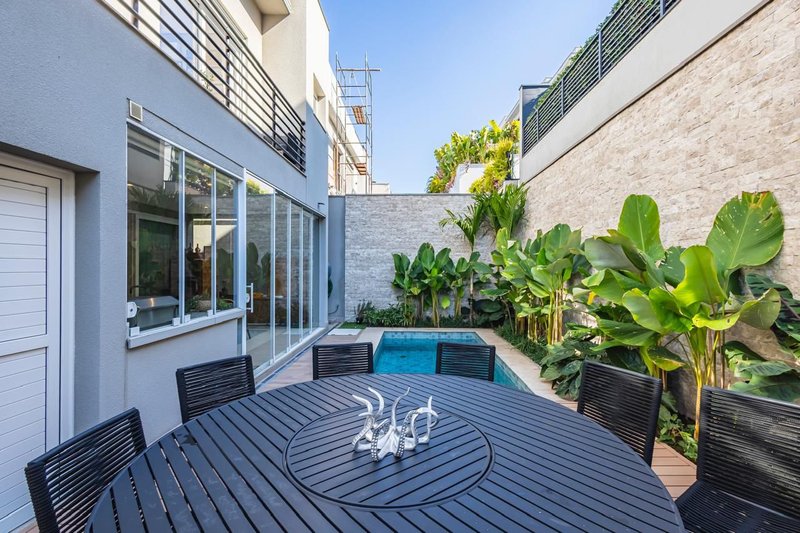 VENDO LINDA CASA – ELEGANTE E CONFORTÁVEL – ME LIGA!! Avenida Honório Alvares Penteado Santana de Parnaíba - 