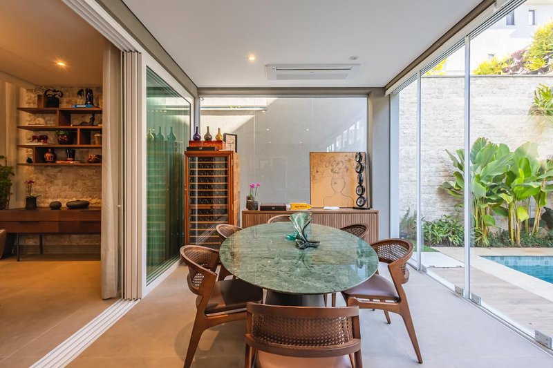 VENDO LINDA CASA – ELEGANTE E CONFORTÁVEL – ME LIGA!! Avenida Honório Alvares Penteado Santana de Parnaíba - 