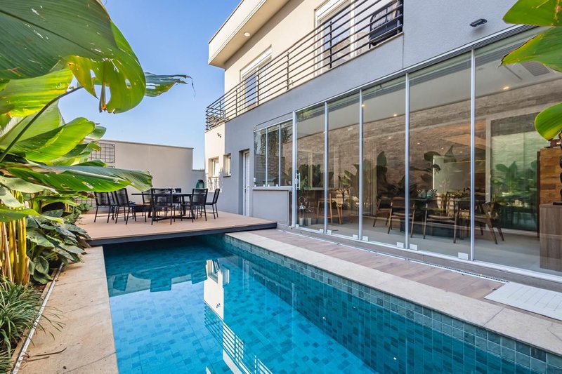 VENDO LINDA CASA – ELEGANTE E CONFORTÁVEL – ME LIGA!! Avenida Honório Alvares Penteado Santana de Parnaíba - 