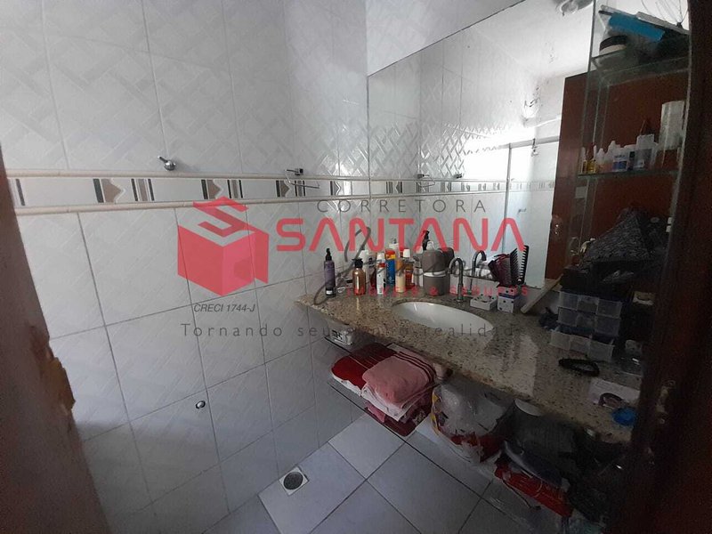 Casa Térrea com 2/4 à Venda em Catu de Abrantes – Oportunidade Residencial ou Comercial! Rua Sucupió Camaçari - 