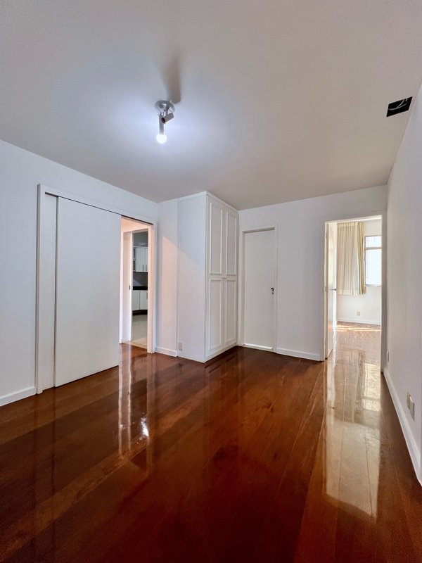 Apartamento amplo de 3 quartos na Praça do Pomar  Rio de Janeiro - 