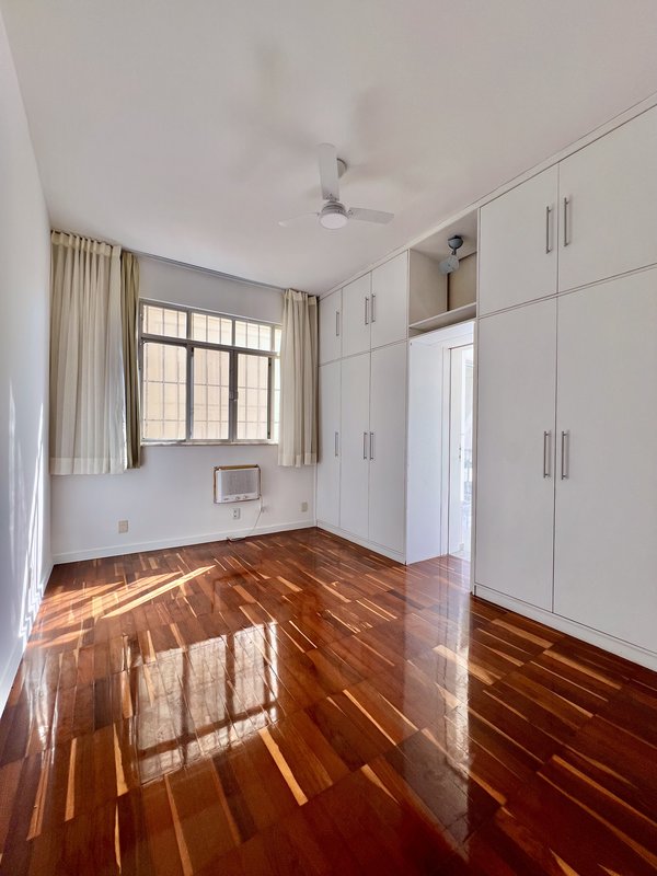 Apartamento amplo de 3 quartos na Praça do Pomar  Rio de Janeiro - 