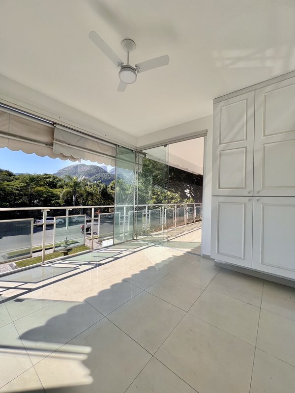 Apartamento amplo de 3 quartos na Praça do Pomar  Rio de Janeiro - 