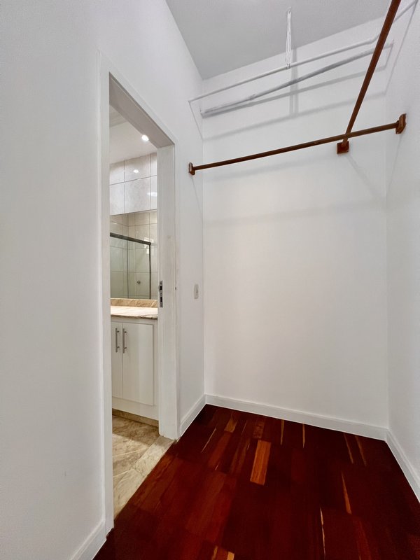 Apartamento amplo de 3 quartos na Praça do Pomar  Rio de Janeiro - 