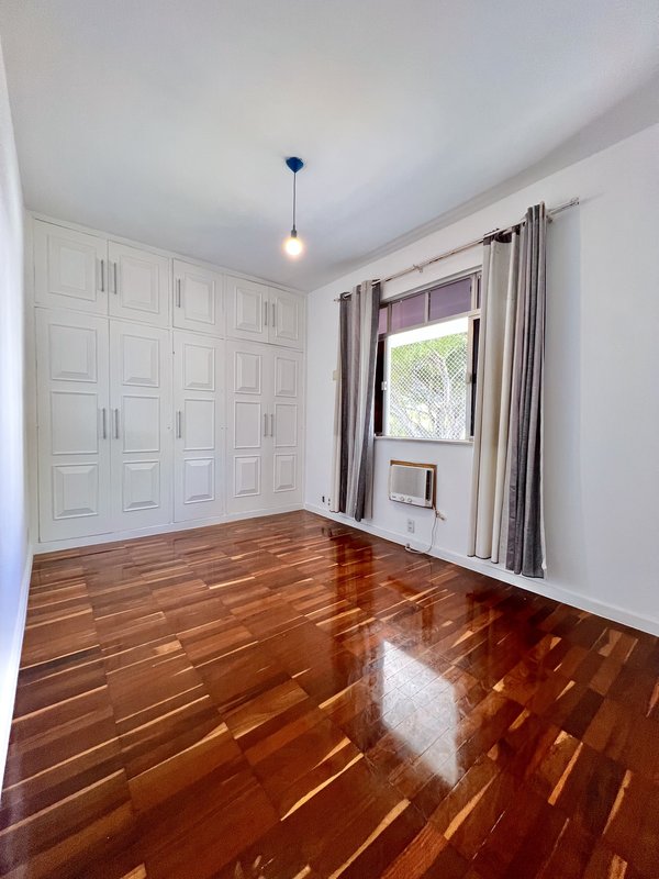 Apartamento amplo de 3 quartos na Praça do Pomar  Rio de Janeiro - 