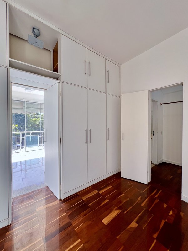 Apartamento amplo de 3 quartos na Praça do Pomar  Rio de Janeiro - 