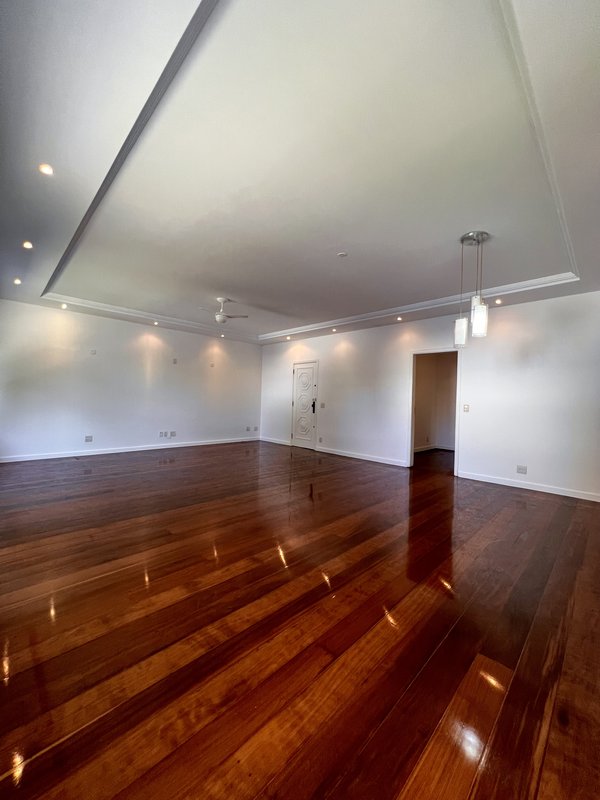 Apartamento amplo de 3 quartos na Praça do Pomar  Rio de Janeiro - 